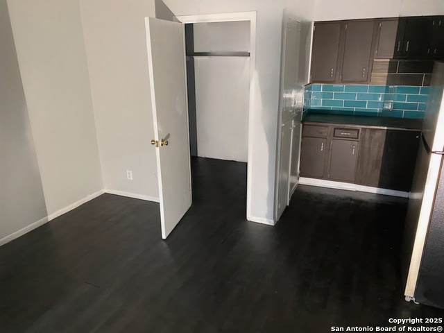 Image 6 of 25 For 719 San Antonio