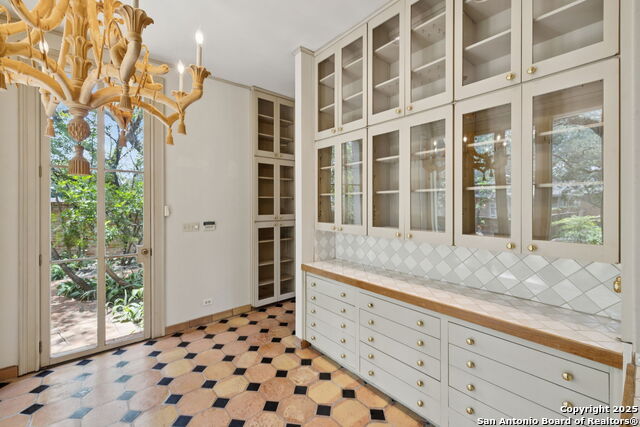 Listing photo id 29 for 424 Ivy
