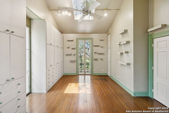 Listing photo id 35 for 424 Ivy