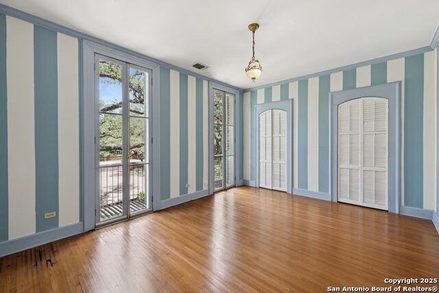 Listing photo id 43 for 424 Ivy
