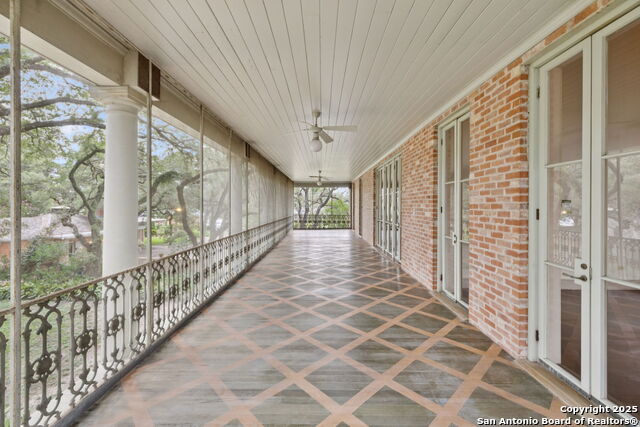 Listing photo id 50 for 424 Ivy