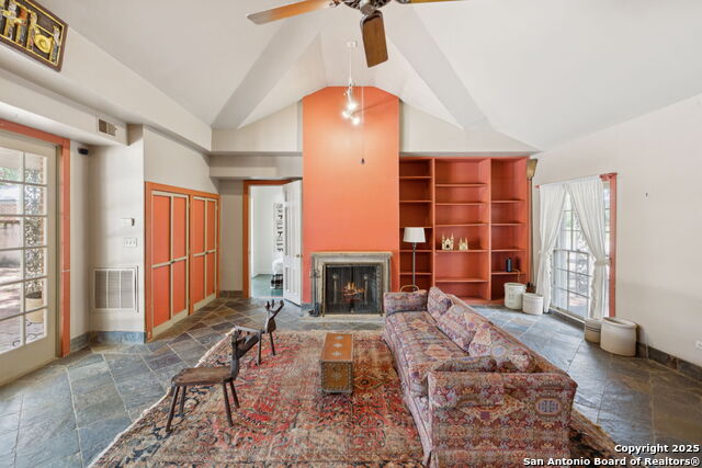 Listing photo id 58 for 424 Ivy