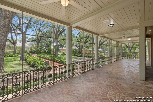 Listing photo id 63 for 424 Ivy