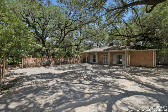 Listing photo id 65 for 424 Ivy