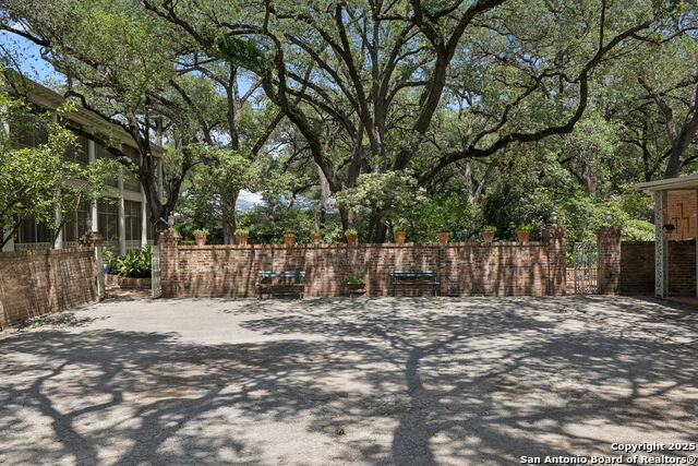 Listing photo id 66 for 424 Ivy