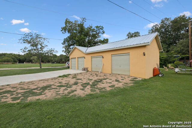 Listing photo id 67 for 424 Ivy