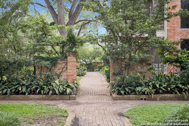 Listing photo id 69 for 424 Ivy