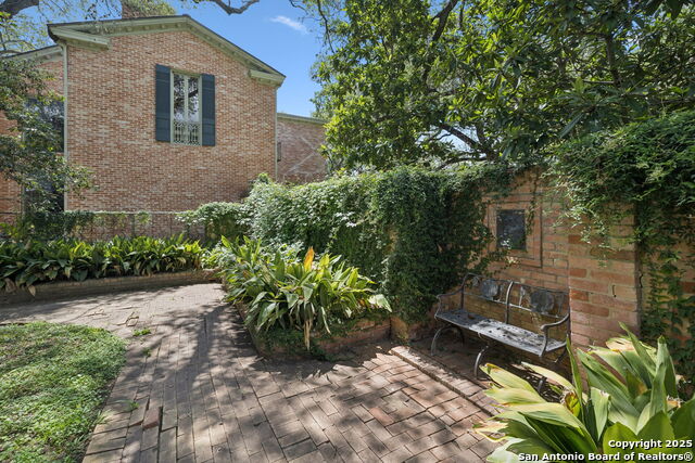 Listing photo id 75 for 424 Ivy