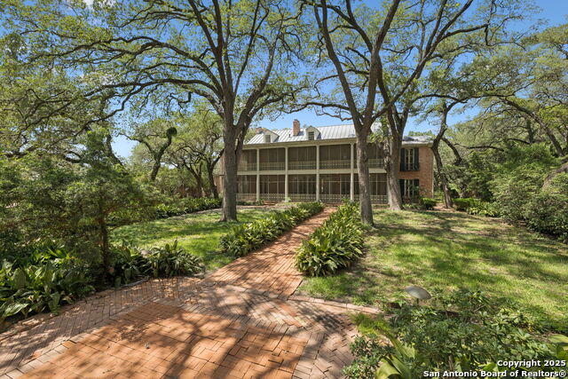 Listing photo id 77 for 424 Ivy