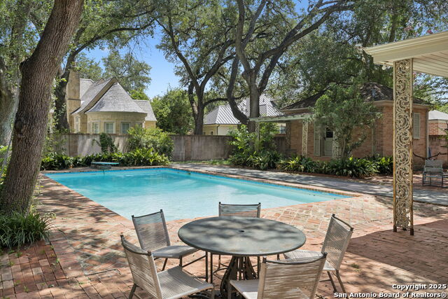 Listing photo id 80 for 424 Ivy