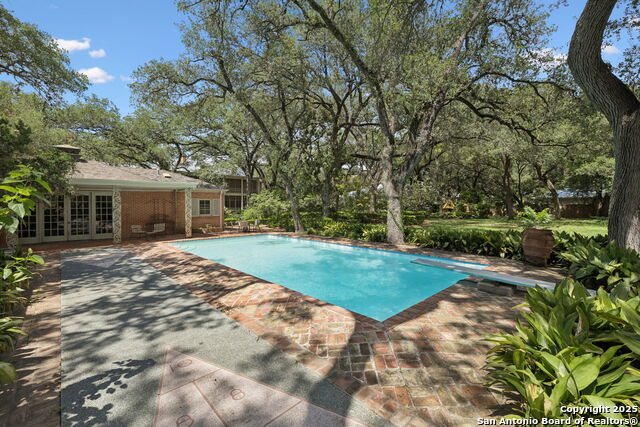 Listing photo id 81 for 424 Ivy