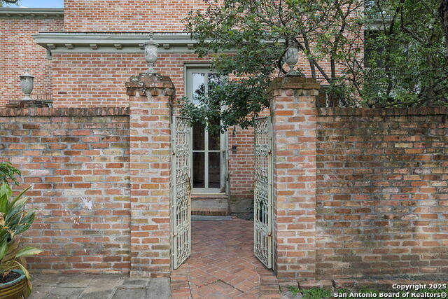Listing photo id 87 for 424 Ivy