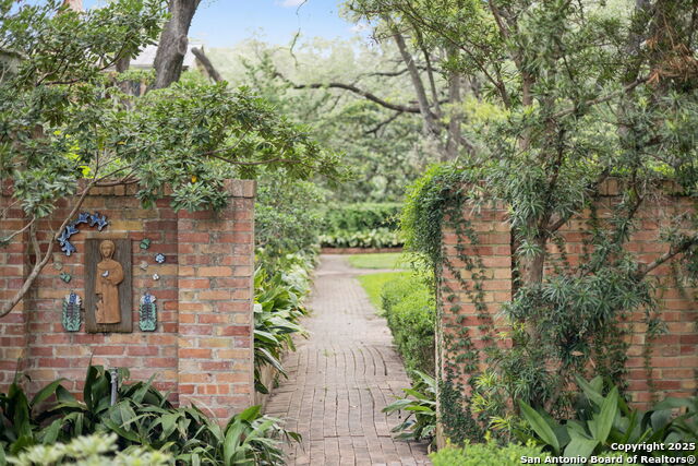 Listing photo id 90 for 424 Ivy