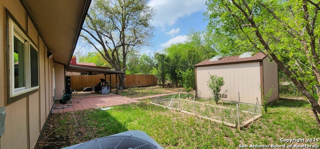 Image 22 of 24 For 8834 Thatch  