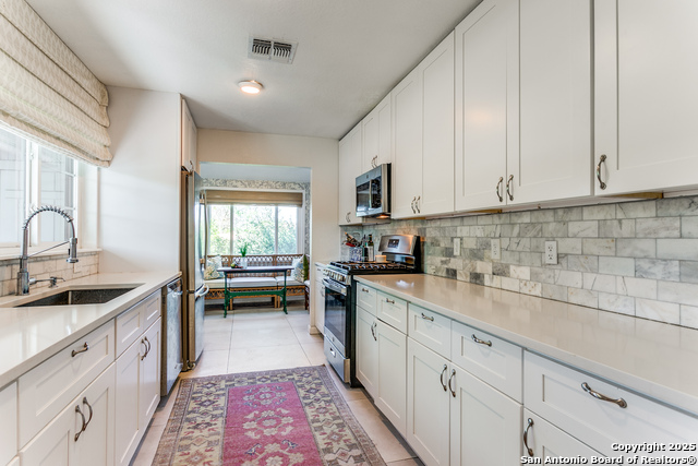 Listing photo id 8 for 426 Hathaway E