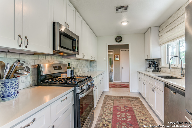 Listing photo id 9 for 426 Hathaway E