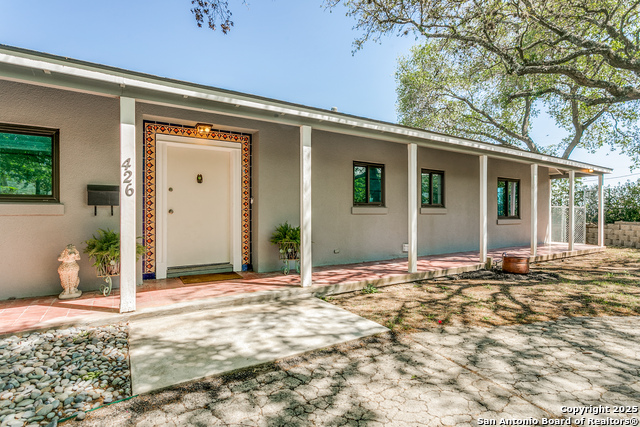 Listing photo id 1 for 426 Hathaway E