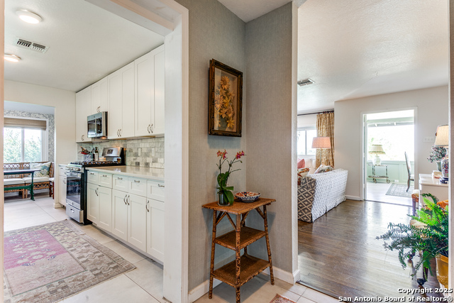 Listing photo id 2 for 426 Hathaway E