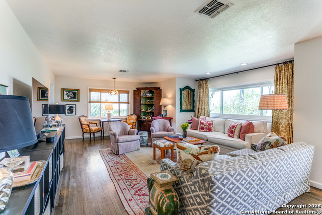 Listing photo id 3 for 426 Hathaway E