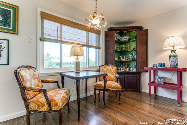 Listing photo id 4 for 426 Hathaway E