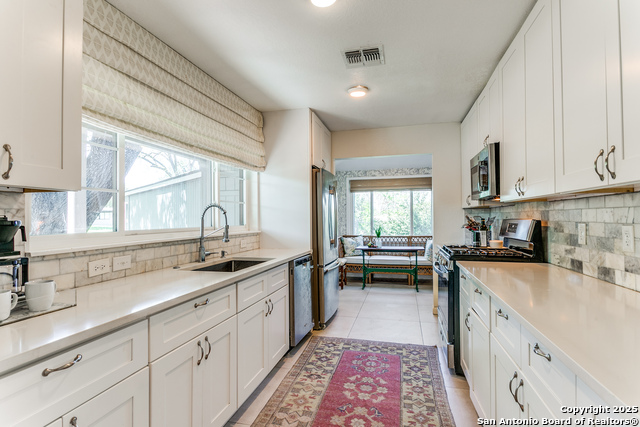 Listing photo id 7 for 426 Hathaway E