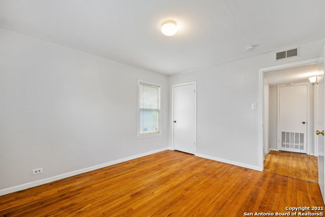 Image 11 of 36 For 2449 Cincinnati Ave