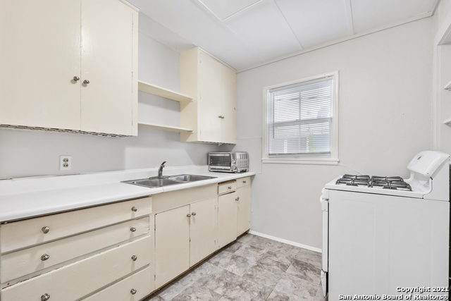 Image 14 of 36 For 2449 Cincinnati Ave