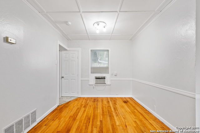 Image 9 of 36 For 2449 Cincinnati Ave
