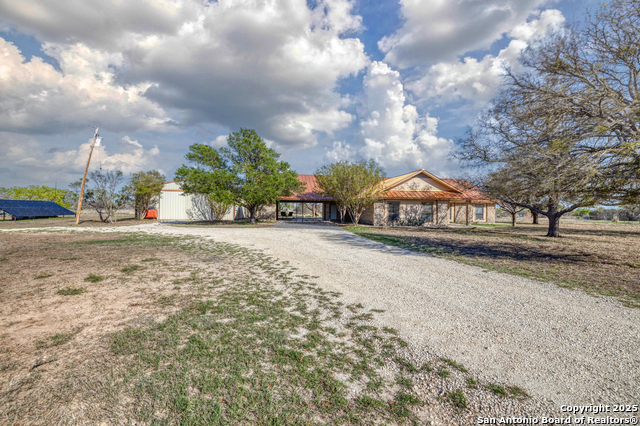 Listing photo id 0 for 0115 Private Road 4455