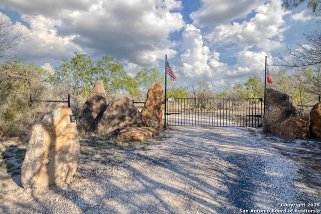 Listing photo id 2 for 0115 Private Road 4455