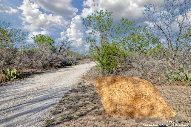 Listing photo id 3 for 0115 Private Road 4455
