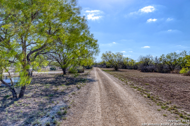 Listing photo id 4 for 0115 Private Road 4455