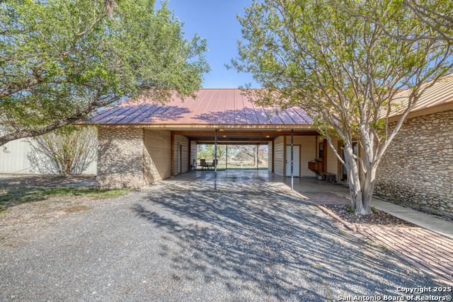 Listing photo id 5 for 0115 Private Road 4455