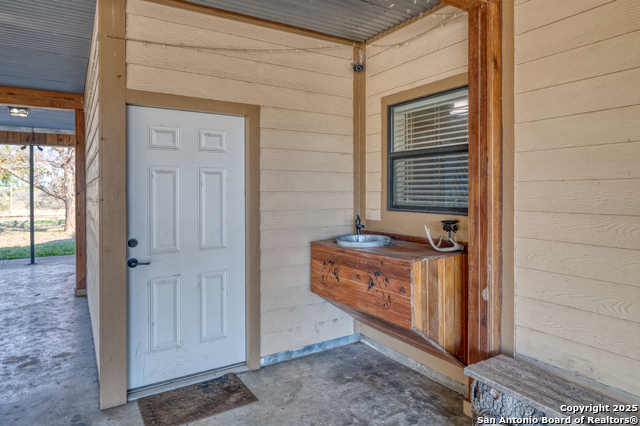 Listing photo id 6 for 0115 Private Road 4455
