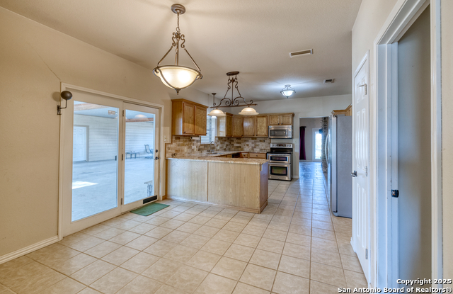 Listing photo id 7 for 0115 Private Road 4455