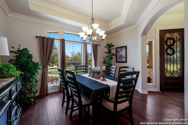 Listing photo id 8 for 216 Red Oak