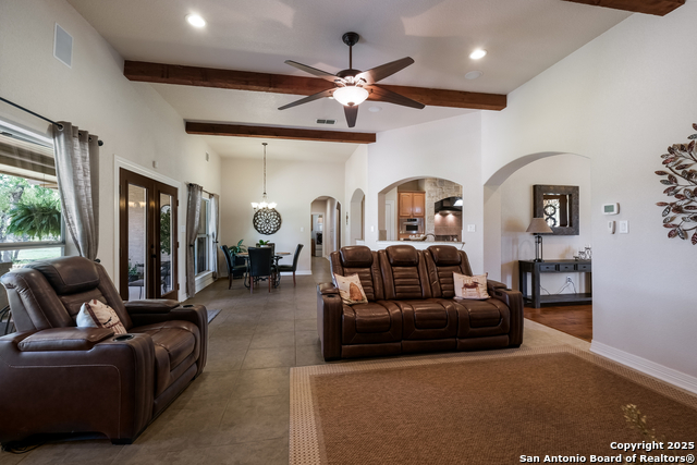 Listing photo id 11 for 216 Red Oak