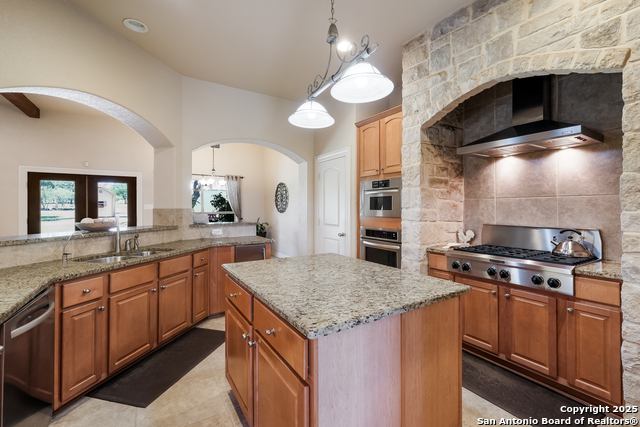Listing photo id 12 for 216 Red Oak