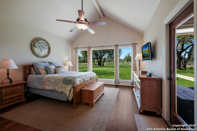 Listing photo id 16 for 216 Red Oak