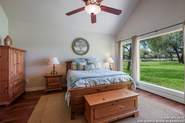 Listing photo id 17 for 216 Red Oak