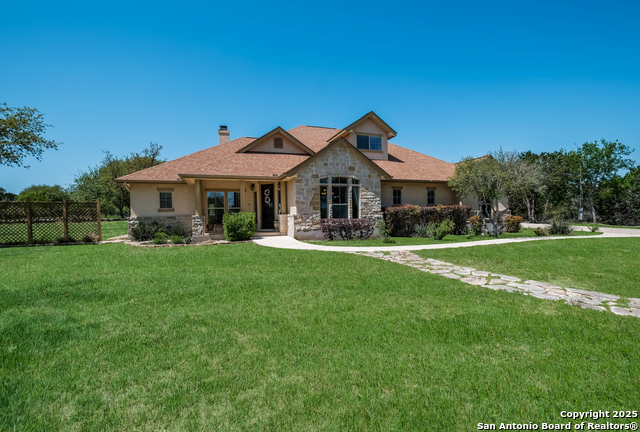 Listing photo id 0 for 216 Red Oak