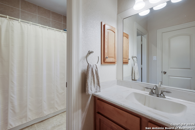 Listing photo id 21 for 216 Red Oak