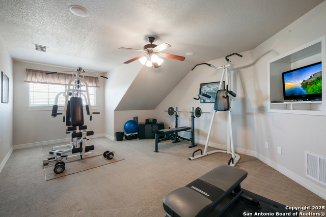 Listing photo id 23 for 216 Red Oak