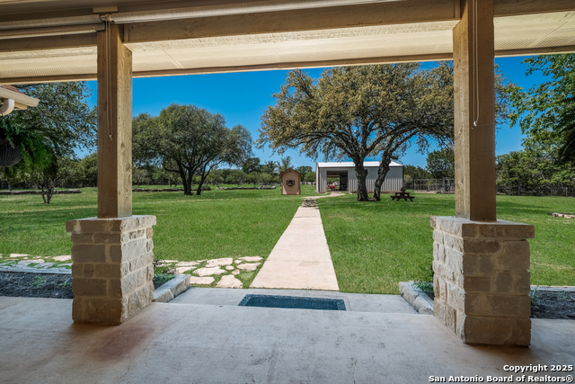 Listing photo id 24 for 216 Red Oak