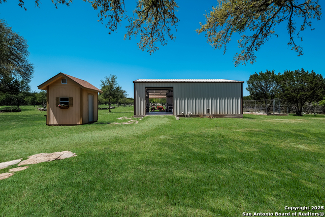 Listing photo id 26 for 216 Red Oak