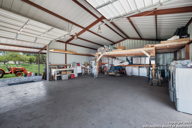 Listing photo id 27 for 216 Red Oak