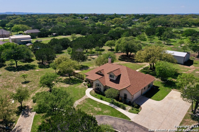 Listing photo id 1 for 216 Red Oak