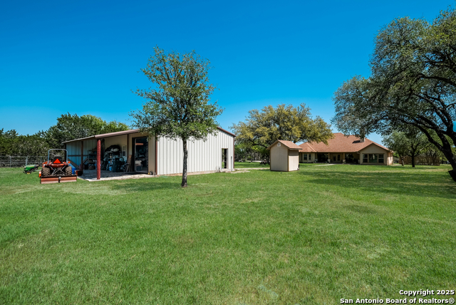 Listing photo id 29 for 216 Red Oak