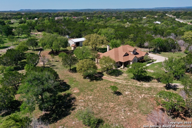 Listing photo id 2 for 216 Red Oak