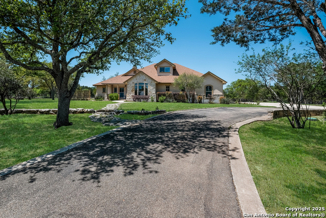 Listing photo id 4 for 216 Red Oak